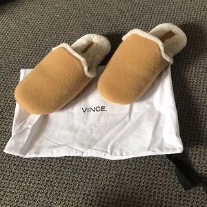 Brand new! Saddle Vince cashmere slipper